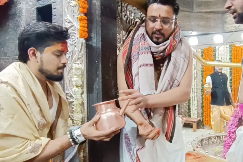 17A 84 मशहूर रैपर पैराडॉक्स ने परिवार संग बाबा महाकाल के दर्शन किए