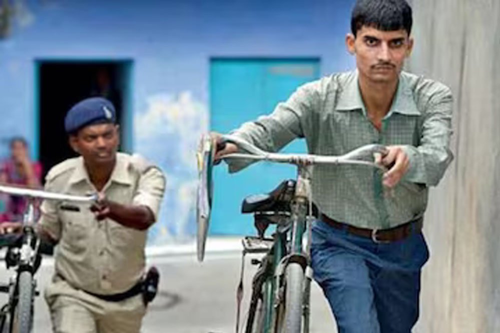 व्यापम घोटाले को उजागर करने वाले आशीष से परेशान हैं सुरक्षाकर्मी, अब तक 639 हटाए गए 1 17A 92 व्यापम घोटाले को उजागर करने वाले आशीष से परेशान हैं सुरक्षाकर्मी, अब तक 639 हटाए गए