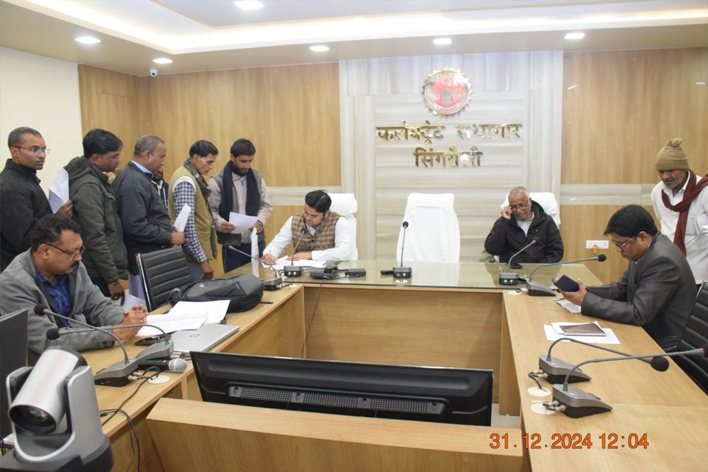 अपर कलेक्टर ने की 145 आवेदन पत्रो पर जन सुनवाई़ 1 1A 28 अपर कलेक्टर ने की 145 आवेदन पत्रो पर जन सुनवाई़