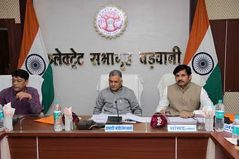मंत्री परमार ने ली जिले की समीक्षा बैठक, कहा- परीक्षा परिणाम बिगड़ा तो शिक्षक होंगे जिम्मेदार 1 1A 38 2 मंत्री परमार ने ली जिले की समीक्षा बैठक, कहा- परीक्षा परिणाम बिगड़ा तो शिक्षक होंगे जिम्मेदार