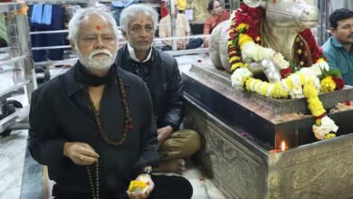 1A 39 1 महाकाल के दरबार पहुंचे एक्टर संजय मिश्रा, महाकालेश्वर ज्योतिर्लिंग के दर्शन कर बोले- 'एक बार और आएंगे'