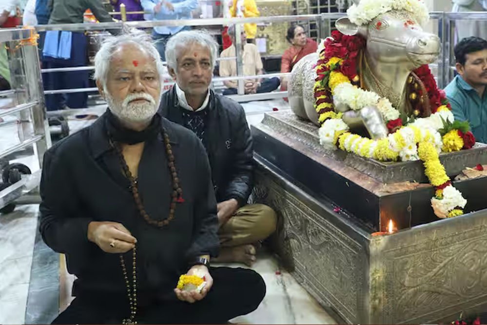 महाकाल के दरबार पहुंचे एक्टर संजय मिश्रा, महाकालेश्वर ज्योतिर्लिंग के दर्शन कर बोले- 'एक बार और आएंगे' 1 1A 39 1 महाकाल के दरबार पहुंचे एक्टर संजय मिश्रा, महाकालेश्वर ज्योतिर्लिंग के दर्शन कर बोले- 'एक बार और आएंगे'