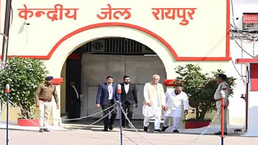 कवासी लखमा और देवेंद्र यादव से मुलाकात करने रायपुर सेंट्रल जेल पहुंचे पूर्व मुख्यमंत्री बघेल 1 2 280 कवासी लखमा और देवेंद्र यादव से मुलाकात करने रायपुर सेंट्रल जेल पहुंचे पूर्व मुख्यमंत्री बघेल