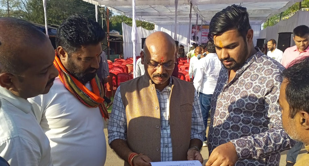 कुम्हारी के भाजपा कार्यकर्ता ने राकेश पांडे के खिलाफ खोला मोर्चा, कहा-दागी और आपराधिक प्रवृत्ति के नेता को टिकट बर्दाश्त नहीं 1 20A 31 कुम्हारी के भाजपा कार्यकर्ता ने राकेश पांडे के खिलाफ खोला मोर्चा, कहा-दागी और आपराधिक प्रवृत्ति के नेता को टिकट बर्दाश्त नहीं