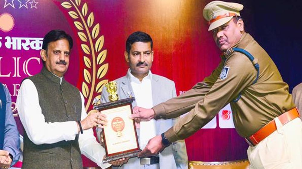 सकारात्मक प्रयासों को प्रोत्साहित करना सशक्त समाज की नींव: उप मुख्यमंत्री शुक्ल 1 23A 5 सकारात्मक प्रयासों को प्रोत्साहित करना सशक्त समाज की नींव: उप मुख्यमंत्री शुक्ल