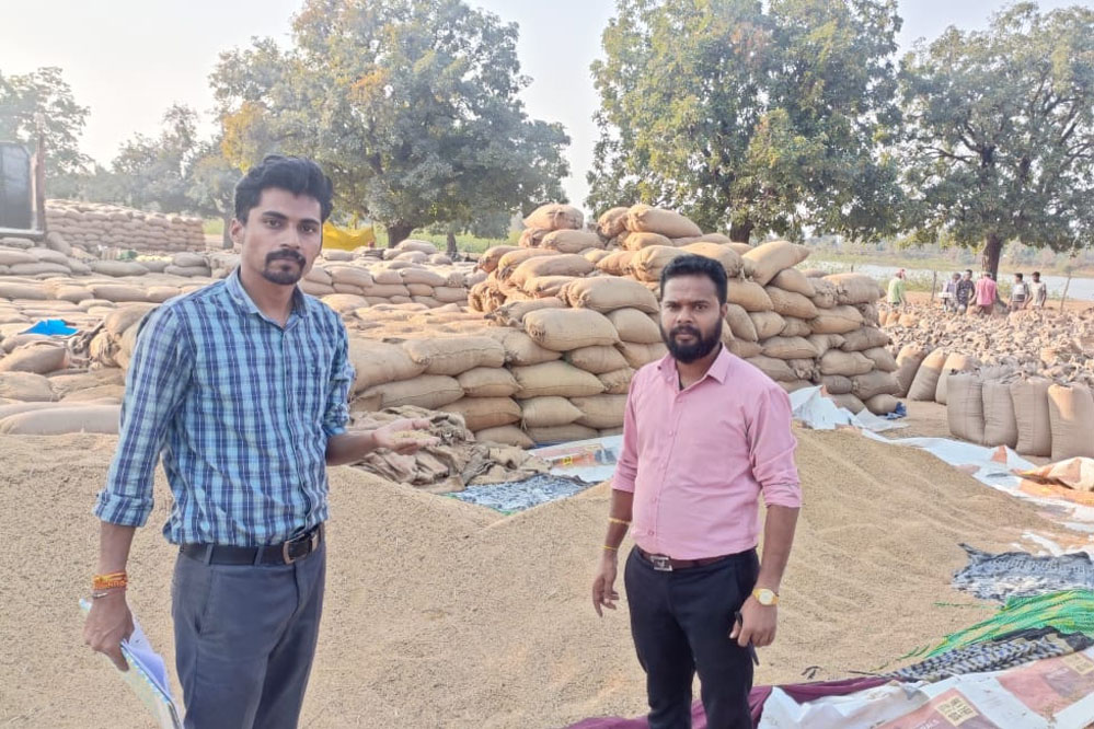 Raipur News: अवैध धान परिवहन पर प्रशासन की बड़ी कार्रवाई, 280 कट्टा धान जब्त 1 25A 7 Raipur News: अवैध धान परिवहन पर प्रशासन की बड़ी कार्रवाई, 280 कट्टा धान जब्त