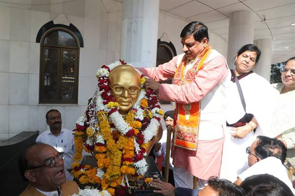 Bhopal News: मुख्यमंत्री डॉ. यादव बोले - गणतंत्र दिवस के शुभ दिन पर संविधान निर्माता डॉ. बाबा साहेब की जन्मस्थली में आकर उन्हें प्रणाम करना सौभाग्य की बात 1 27A17 Bhopal News: मुख्यमंत्री डॉ. यादव बोले - गणतंत्र दिवस के शुभ दिन पर संविधान निर्माता डॉ. बाबा साहेब की जन्मस्थली में आकर उन्हें प्रणाम करना सौभाग्य की बात