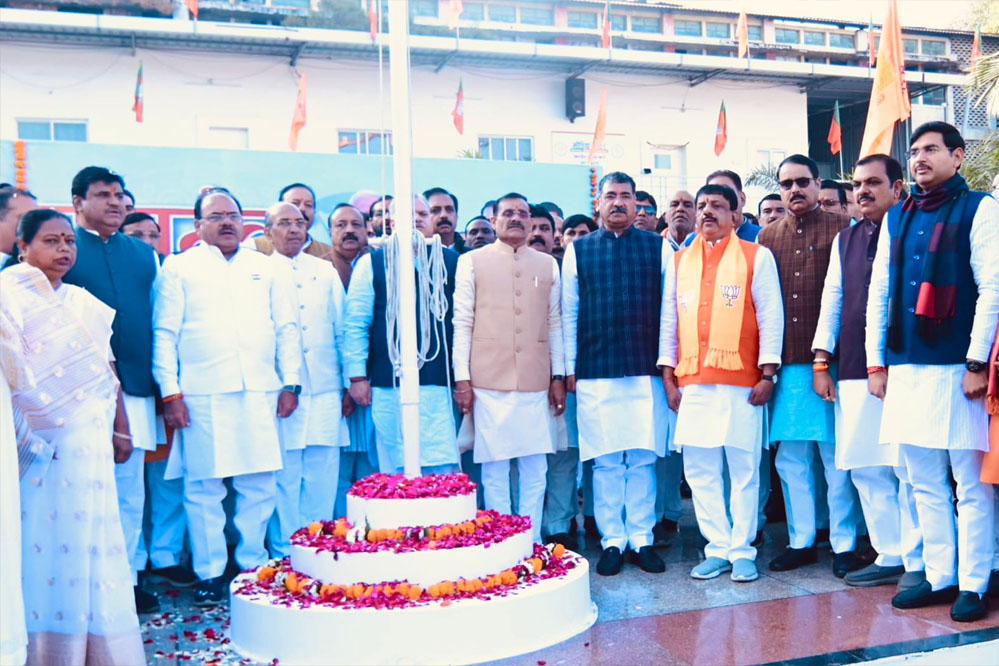 Bhopal News: भाजपा के प्रदेश अध्यक्ष व सांसद विष्णुदत्त शर्मा, क्षेत्रीय संगठन महामंत्रीअजय जामवाल एवं प्रदेश संगठन महामंत्री हितानंद जी ने प्रदेश कार्यालय में किया ध्वजारोहण 1 27A38 Bhopal News: भाजपा के प्रदेश अध्यक्ष व सांसद विष्णुदत्त शर्मा, क्षेत्रीय संगठन महामंत्रीअजय जामवाल एवं प्रदेश संगठन महामंत्री हितानंद जी ने प्रदेश कार्यालय में किया ध्वजारोहण