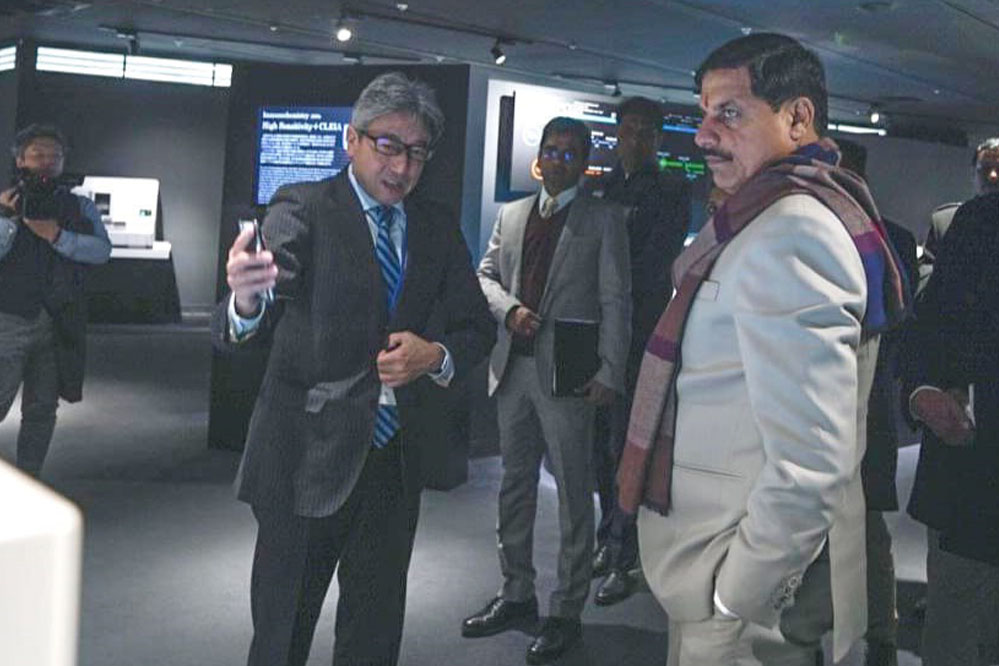 MP News: CM ने कोबे में सिस्मैक्स कारपोरेशन सॉल्यूशन सेंटर का किया दौरा 1 Cm Mohan yadav