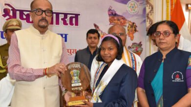 30A 18 CG News: राज्यपाल डेका ने राष्ट्रीय बाल पुरूस्कार से सम्मानित बालिका का किया सम्मान