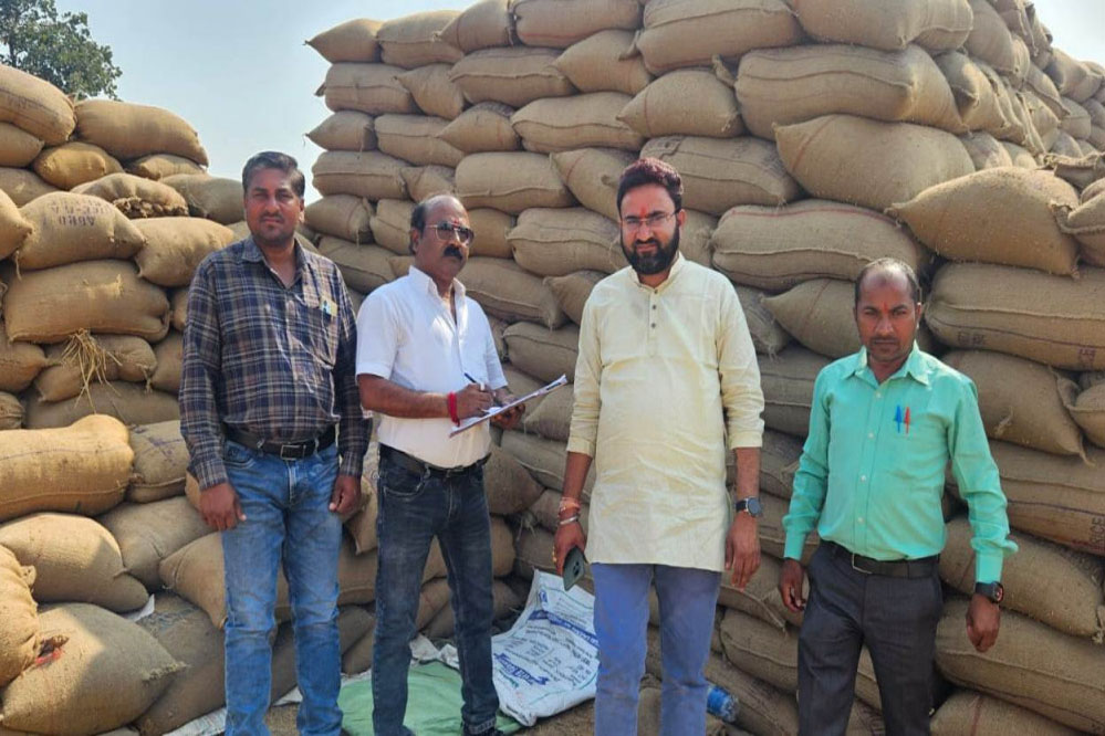 CG News: समर्थन मूल्य पर धान विक्रय में गड़बड़ी का मामला पकड़ाया, 82 क्विंटल धान विक्रय का टोकन निरस्त 1 30A 19 CG News: समर्थन मूल्य पर धान विक्रय में गड़बड़ी का मामला पकड़ाया, 82 क्विंटल धान विक्रय का टोकन निरस्त