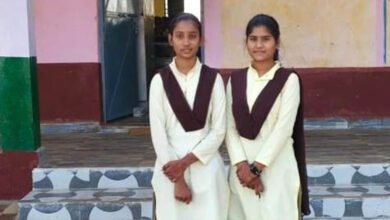 30A 49 देवरी के स्कूल में टीचर को आया हार्ट अटैक, दो छात्राओं ने सीपीआर देकर बचाई जान