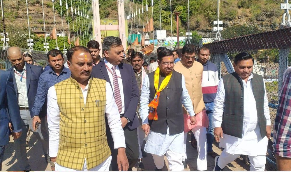 केन्द्रीय ऊर्जा मंत्री जोशी एवं ऊर्जा मंत्री शुक्ला ने ओंकारेश्वर में किया फ्लोटिंग सोलर परियोजना का निरीक्षण 1 5 A6 केन्द्रीय ऊर्जा मंत्री जोशी एवं ऊर्जा मंत्री शुक्ला ने ओंकारेश्वर में किया फ्लोटिंग सोलर परियोजना का निरीक्षण