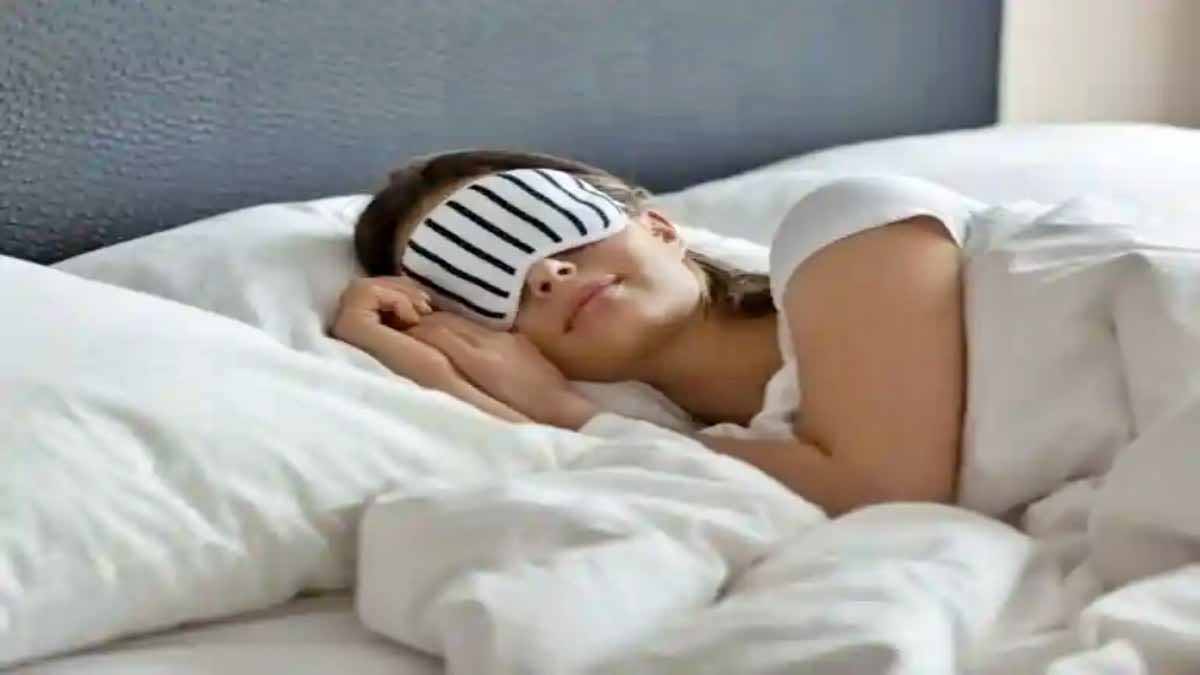 Astrology Tips: सोते समय उत्तर दिशा की तरफ भूलकर भी ना करें सिर 1 Astrology Tips