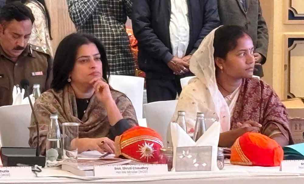 छत्तीसगढ़-महिला एवं बाल विकास मंत्री राजवाड़े पहुंचीं चिंतन शिविर में, महिलाओं और बच्चों के समग्र विकास एवं कल्याण पर विमर्श 1 Cg 02 1 8 छत्तीसगढ़-महिला एवं बाल विकास मंत्री राजवाड़े पहुंचीं चिंतन शिविर में, महिलाओं और बच्चों के समग्र विकास एवं कल्याण पर विमर्श