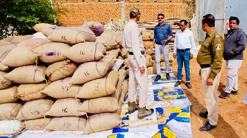 Cg 06 1 5 छत्तीसगढ़-महासमुंद में अवैध परिवहन व भण्डारण पर कार्रवाई, 143 प्रकरण में 9425.77 क्विंटल धान जब्त
