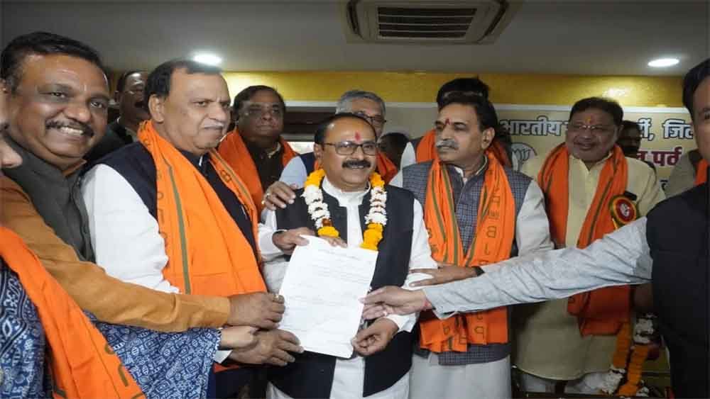 छत्तीसगढ़-रायपुर शहर भाजपाध्यक्ष रमेश ठाकुर आज करेंगे पदभार ग्रहण, सांसद बृजमोहन और चारों विधायक करेंगे शिरकत 1 Cg 07 2 8 छत्तीसगढ़-रायपुर शहर भाजपाध्यक्ष रमेश ठाकुर आज करेंगे पदभार ग्रहण, सांसद बृजमोहन और चारों विधायक करेंगे शिरकत