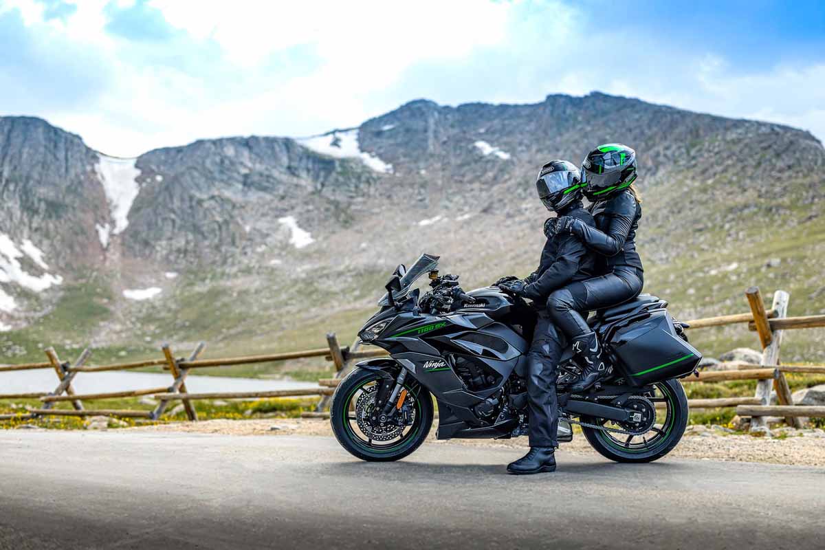 Kawasaki Ninja 1100 SX 2 थ्री-लेवल ट्रैक्शन कंट्रोल और क्रूज कंट्रोल जैसे फीचर है Kawasaki Ninja 1100 SX