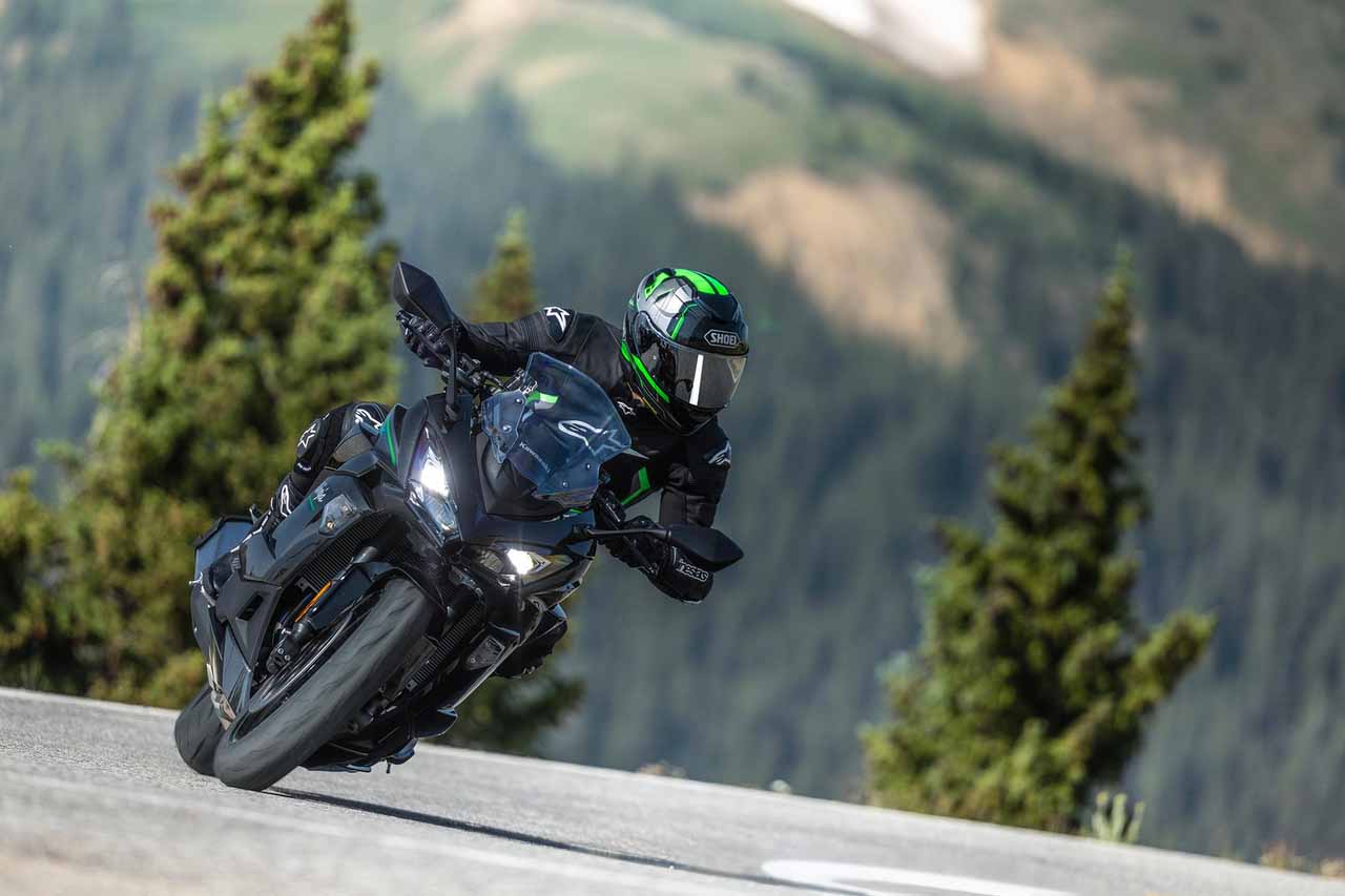 थ्री-लेवल ट्रैक्शन कंट्रोल और क्रूज कंट्रोल जैसे फीचर है Kawasaki Ninja 1100 SX 3 Kawasaki Ninja 1100 SX New थ्री-लेवल ट्रैक्शन कंट्रोल और क्रूज कंट्रोल जैसे फीचर है Kawasaki Ninja 1100 SX