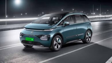 MG Windsor MG Windsor EV ने तोड़ा रिकॉर्ड, सभी मॉडल पर पड़ी भारी, ICE कारों को पछाड़ EV ने किया बाजार पर कब्जा, महिंद्रा को भी छोड़ा पीछे