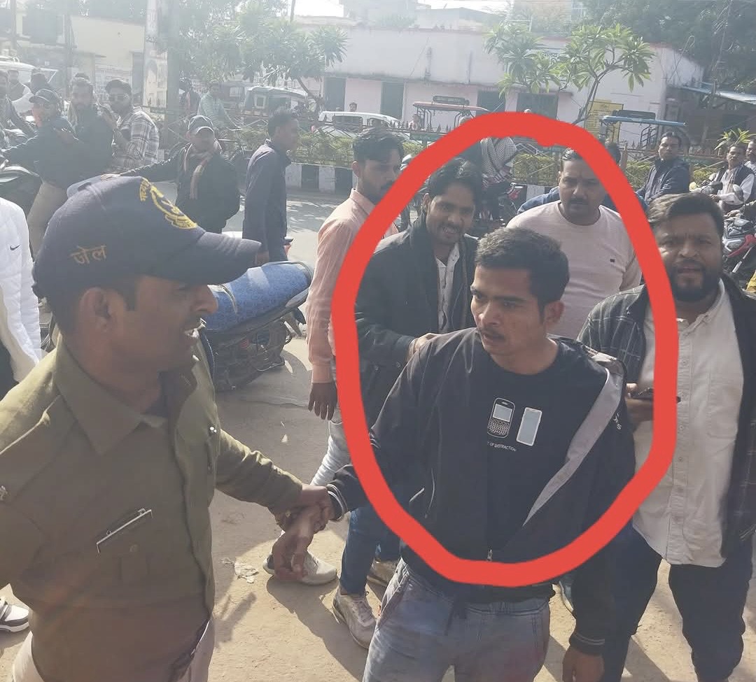 टीकमगढ़ में ईदगाह मार्केट के रेस्टोरेंट में डोसा खाने गई लड़की के सीने में मारी गोली 1 a4dfd9d6 757d 40b5 989f aebad9c82398 टीकमगढ़ में ईदगाह मार्केट के रेस्टोरेंट में डोसा खाने गई लड़की के सीने में मारी गोली