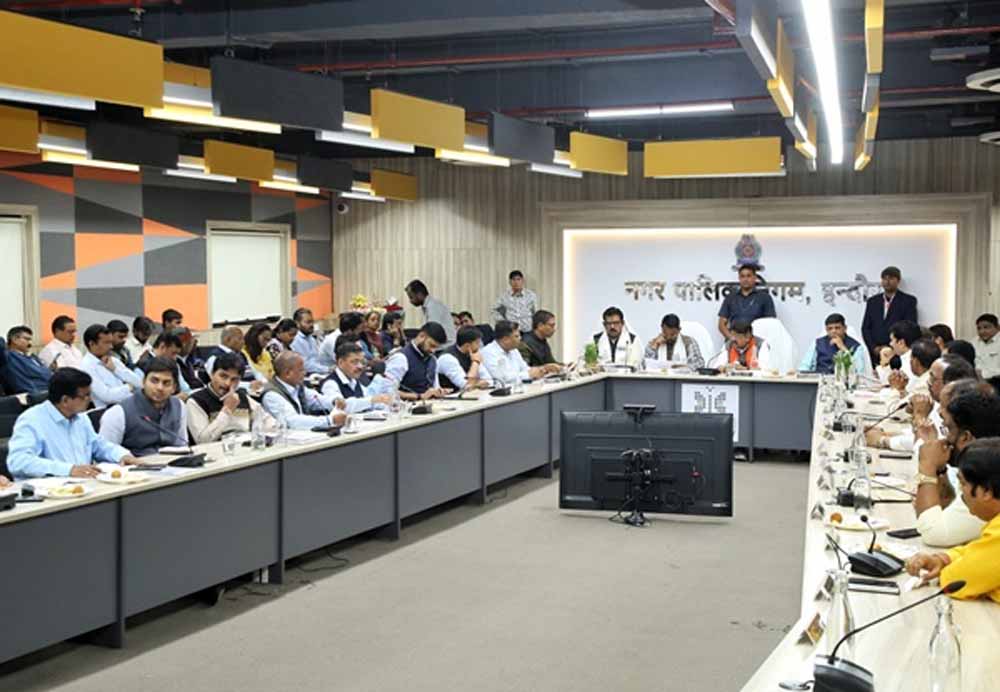 मास्टर प्लान की 23 सड़कों को लेकर समीक्षा बैठक की गई, जिसमे भाजपा विधायक बोले- 104 के बजाय 80 फीट कर दें रोड 1 bethak 2 मास्टर प्लान की 23 सड़कों को लेकर समीक्षा बैठक की गई, जिसमे भाजपा विधायक बोले- 104 के बजाय 80 फीट कर दें रोड