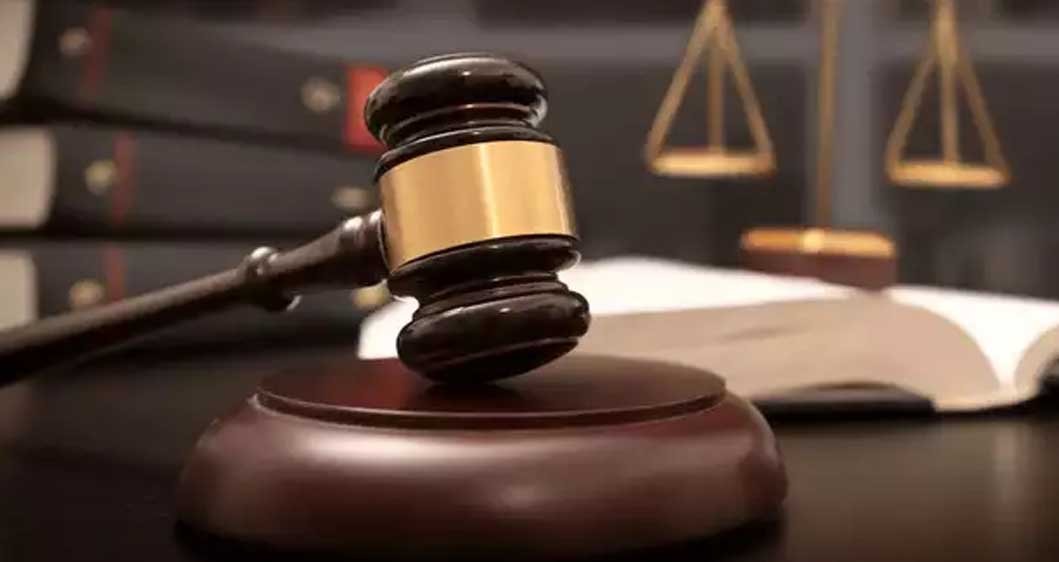 पत्नी को कुल्हाड़ी से मारकर हत्या करने व अन्य को घायल करने वाले आरोपी को ”आजीवन कारावास” की सजा 1 court 105 2 पत्नी को कुल्हाड़ी से मारकर हत्या करने व अन्य को घायल करने वाले आरोपी को ”आजीवन कारावास” की सजा