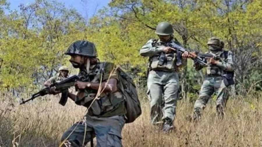 छत्तीसगढ़: गरियाबंद के जंगल में पुलिस और नक्सलियों की मुठभेड़, 3 नक्सली ढेर 1 छत्तीसगढ़: गरियाबंद के जंगल में पुलिस और नक्सलियों की मुठभेड़, 3 नक्सली ढेर