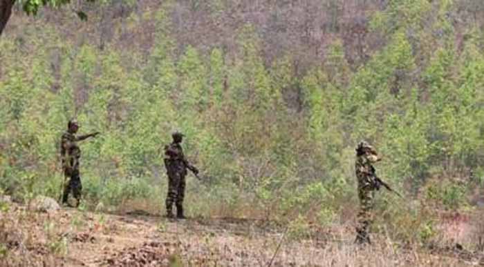 नई भर्तियां नहीं होने और शीर्ष नक्सलियों के मारे जाने से बौखलाए नक्सलियों ने बढ़ाई सरकार की चुनौती 1 नई भर्तियां नहीं होने और शीर्ष नक्सलियों के मारे जाने से बौखलाए नक्सलियों ने बढ़ाई सरकार की चुनौती