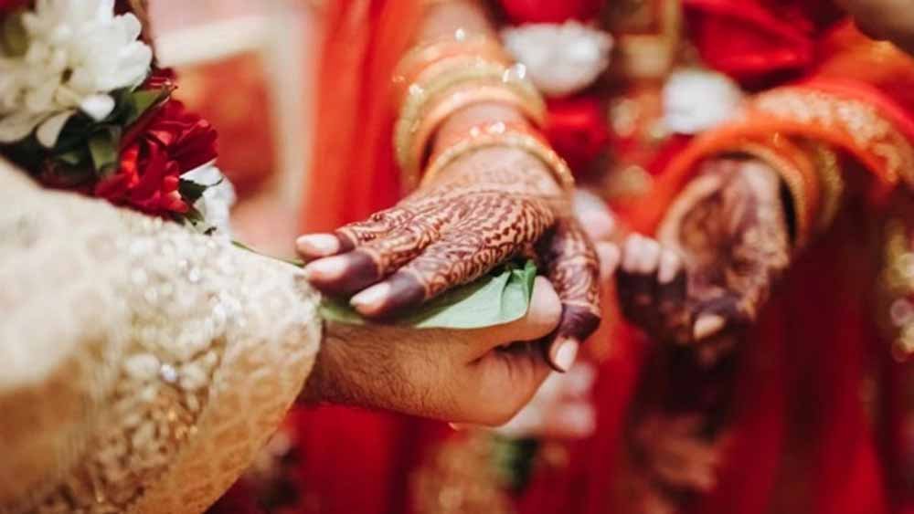 शुभ मुहूर्त होने से शहर के मैरिज गार्डन, शादी हाल, होटल फुल, 26 व 27 जनवरी को होंगे कई विवाह, फरवरी में 25 तक बजेंगी शहनाइयां 1 shadi 2 शुभ मुहूर्त होने से शहर के मैरिज गार्डन, शादी हाल, होटल फुल, 26 व 27 जनवरी को होंगे कई विवाह, फरवरी में 25 तक बजेंगी शहनाइयां