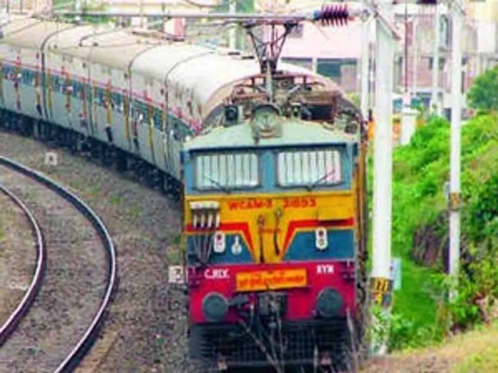 tren01 1 महाकुंभ के लिए पश्चिम मध्य रेल चला रहा है 8 जोड़ी विशेष गाड़ियां, सामने आई डिटेल्स