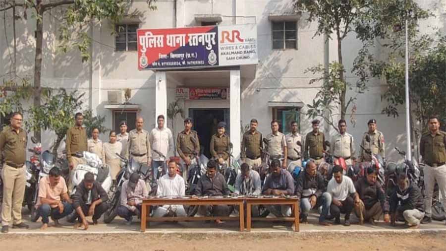 रतनपुर थाना पुलिस ने 11 जुआरियों को गिरफ्तार 1 1 31 रतनपुर थाना पुलिस ने 11 जुआरियों को गिरफ्तार