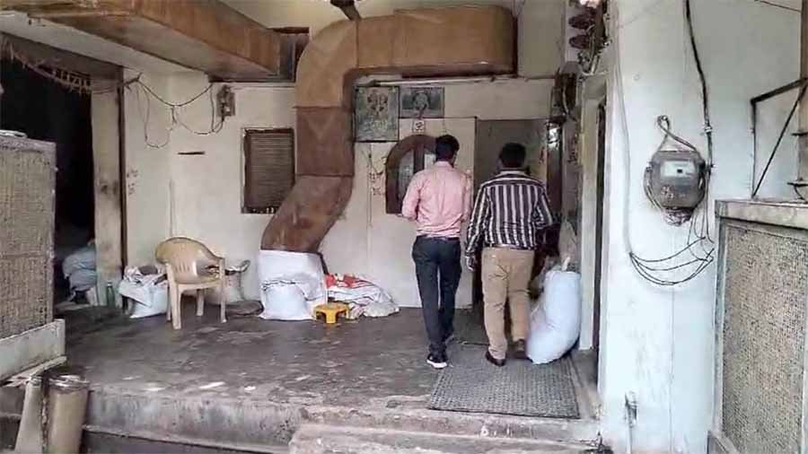 2 8 बिलासपुर में तंबाखू व्यापारी के ठिकानों पर GST का छापा