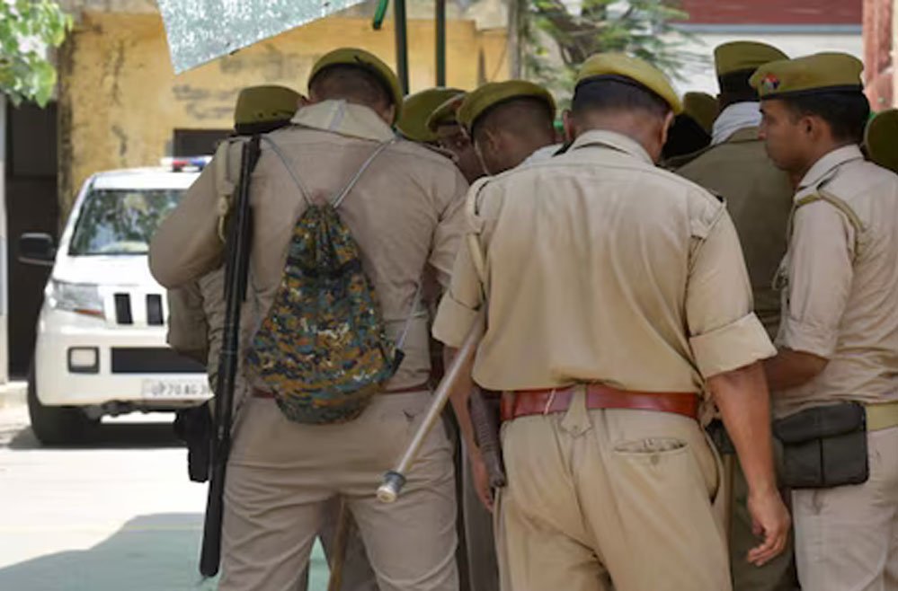 इंदौर में पुलिस हवलदार को सिपाही बना दिया गया, उसने 400 दिनों तक एक शिकायत को दबाकर रखा था 1 2A 31 इंदौर में पुलिस हवलदार को सिपाही बना दिया गया, उसने 400 दिनों तक एक शिकायत को दबाकर रखा था