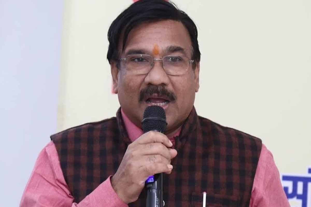 Bhopal News: सीएमएचओ डॉ प्रभाकर तिवारी की बढ़ने लगी मुश्किलें , NSUI ने खोला मोर्चा 1 Bhopal News