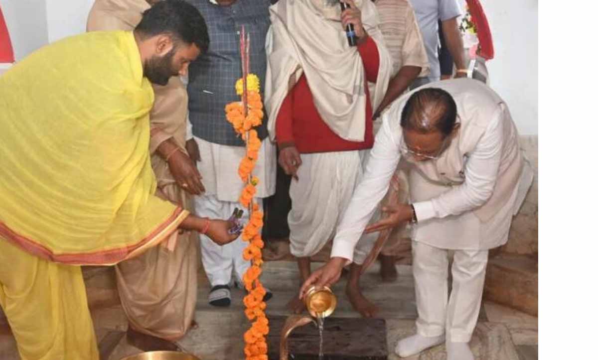 CG News: गहिरा गुरु महाराज के उपदेशों से आदिवासी समाज को मिला सत्य सनातन धर्म का बोध - मुख्यमंत्री विष्णुदेव साय 1 CG News