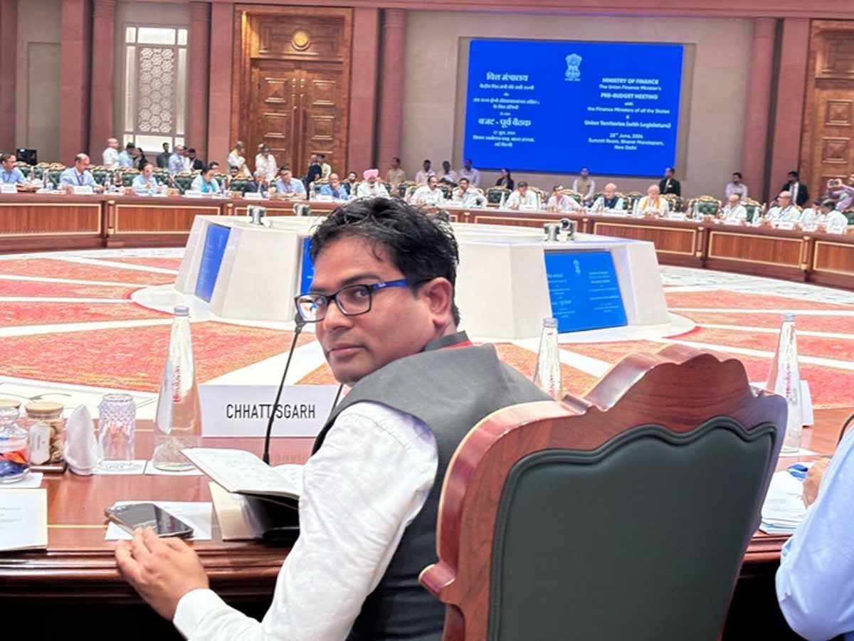 CG News: वित्त मंत्री ओपी चौधरी ने केंद्रीय बजट से अलग-अलग वर्ग को होने वाले फायदे गिनाए 1 CG finance minister speech