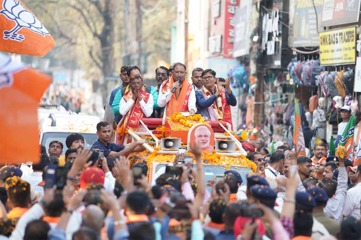 CG News: रायगढ़ के विशाल रोड शो में शामिल हुए मुख्यमंत्री विष्णु देव साय, उमड़ा जनसैलाब 1 CM Road Show
