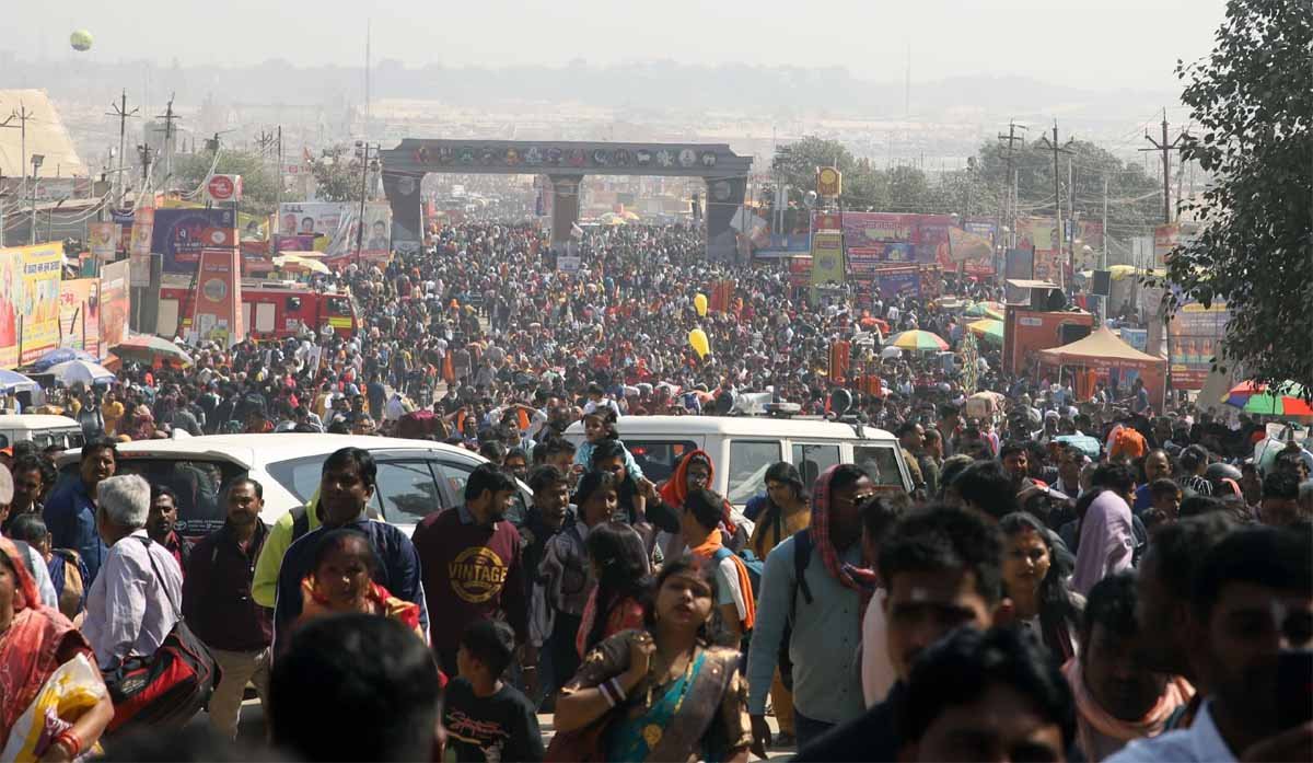 Maha Kumbh 2025: प्रयागराज में भीड़ रोकने जंक्शन स्टेशन मार्ग बंद, आसपास के इलाकों से दौड़ रहीं 2200 बसें 1 Maha Kumbh 2025