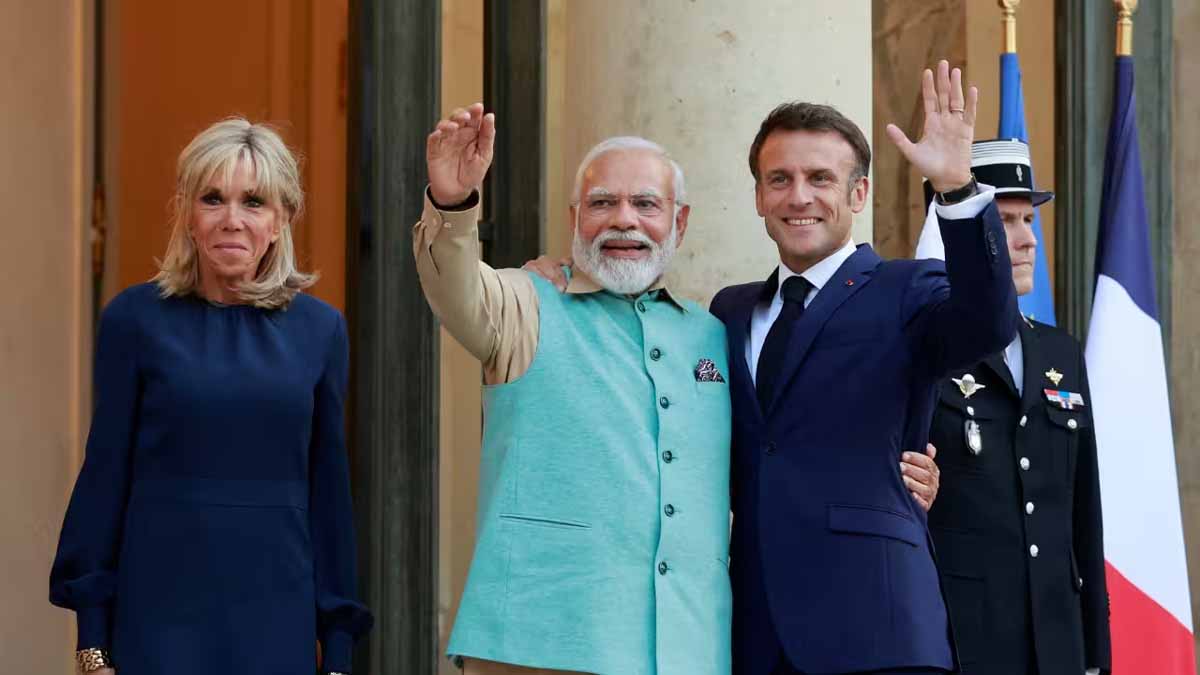 Modi News: फ्रांस के राष्ट्रपति मैक्रों ने PM मोदी का एलिसी पैलेस में किया जोरदार स्वागत 1 Modi News