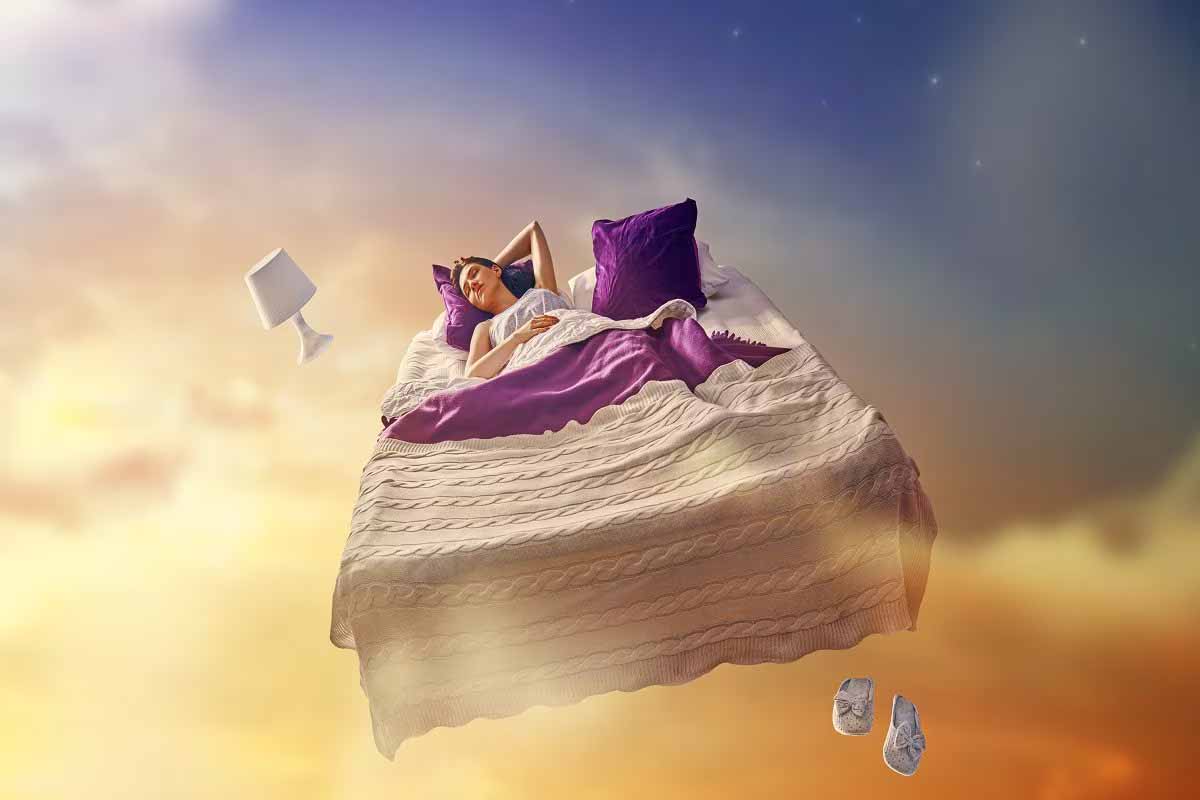 Astrology Tips: सपने में यदि खुद को उड़ता देखें तो शुभ और गिरते देखा तो रुक जाएगी तरक्की ! 1 Sapne Me udna