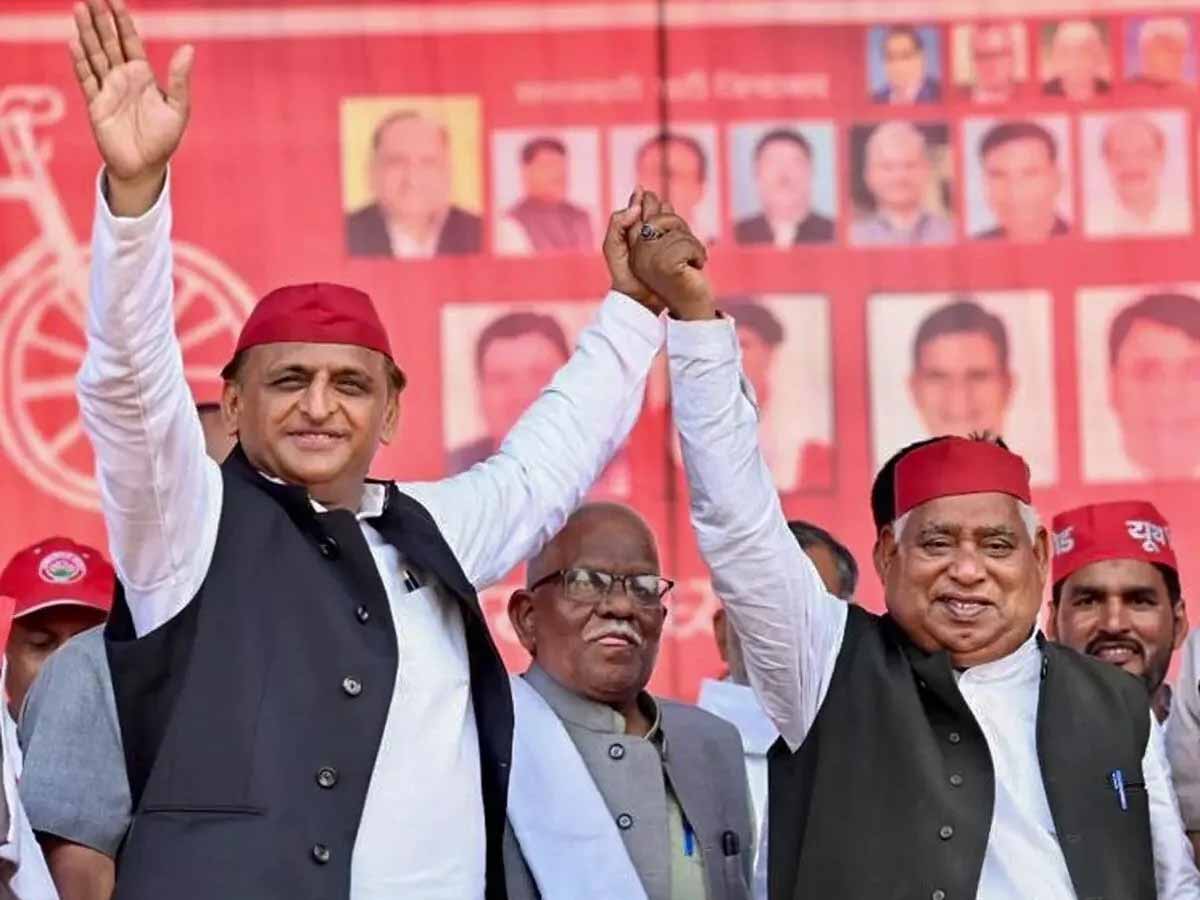 UP News: मिल्कीपुर विधानसभा सीट पर उपचुनाव के लिए चल रहे मतदान में अखिलेश यादव ने बोगस वोटिंग का आरोप लगाया 1 UP News