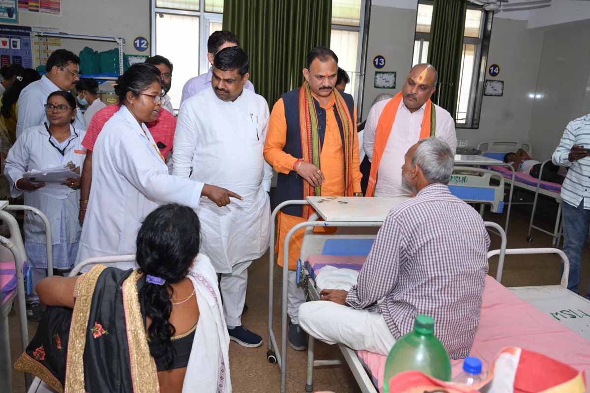 CG News: स्वास्थ्य एवं परिवार कल्याण मंत्री जायसवाल ने जिला अस्पताल दुर्ग का निरीक्षण कर स्वास्थ्य सुविधाओं का किया मूल्यांकन 1 CG News