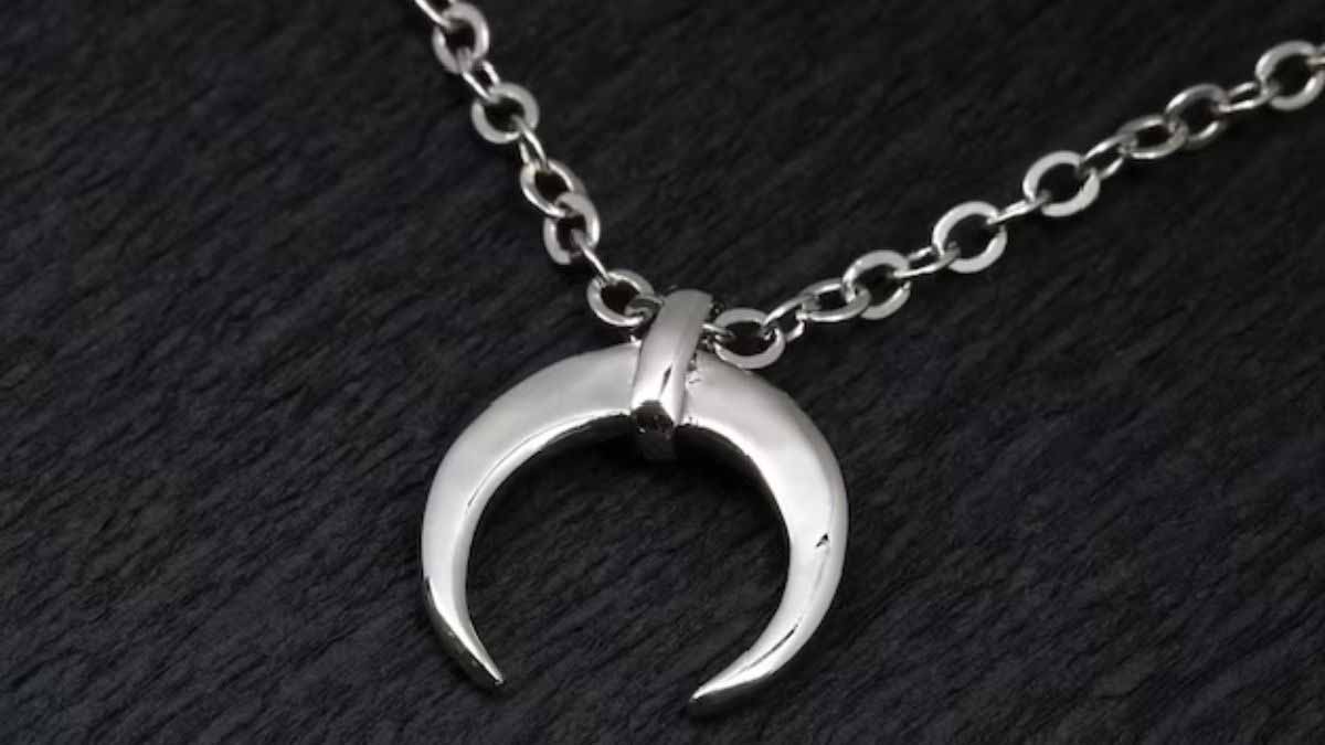 Astrology Tips: चांदी की चेन धारण करने से चंद्रमा और शुक्र होते हैं मजबूत 1 Silver Chain