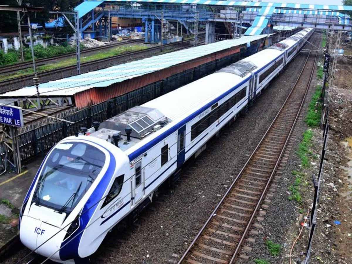 देश में दौड़ रही हैं कुल कितनी Vande Bharat Express, जानें रूट से टाइम तक सब 1 Vande Bharat Express