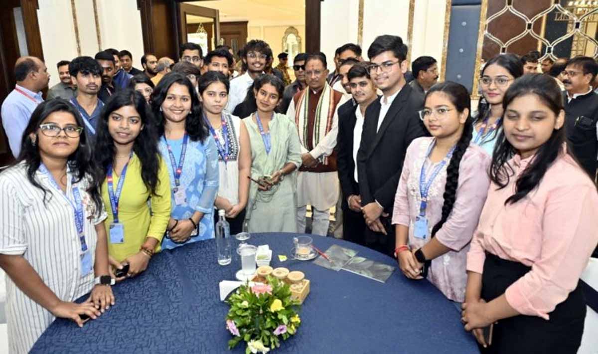 CG News: मुख्यमंत्री विष्णु देव साय ने युवाओं के साथ किया आत्मीय संवाद 1 CM Vishnudev sai in Student