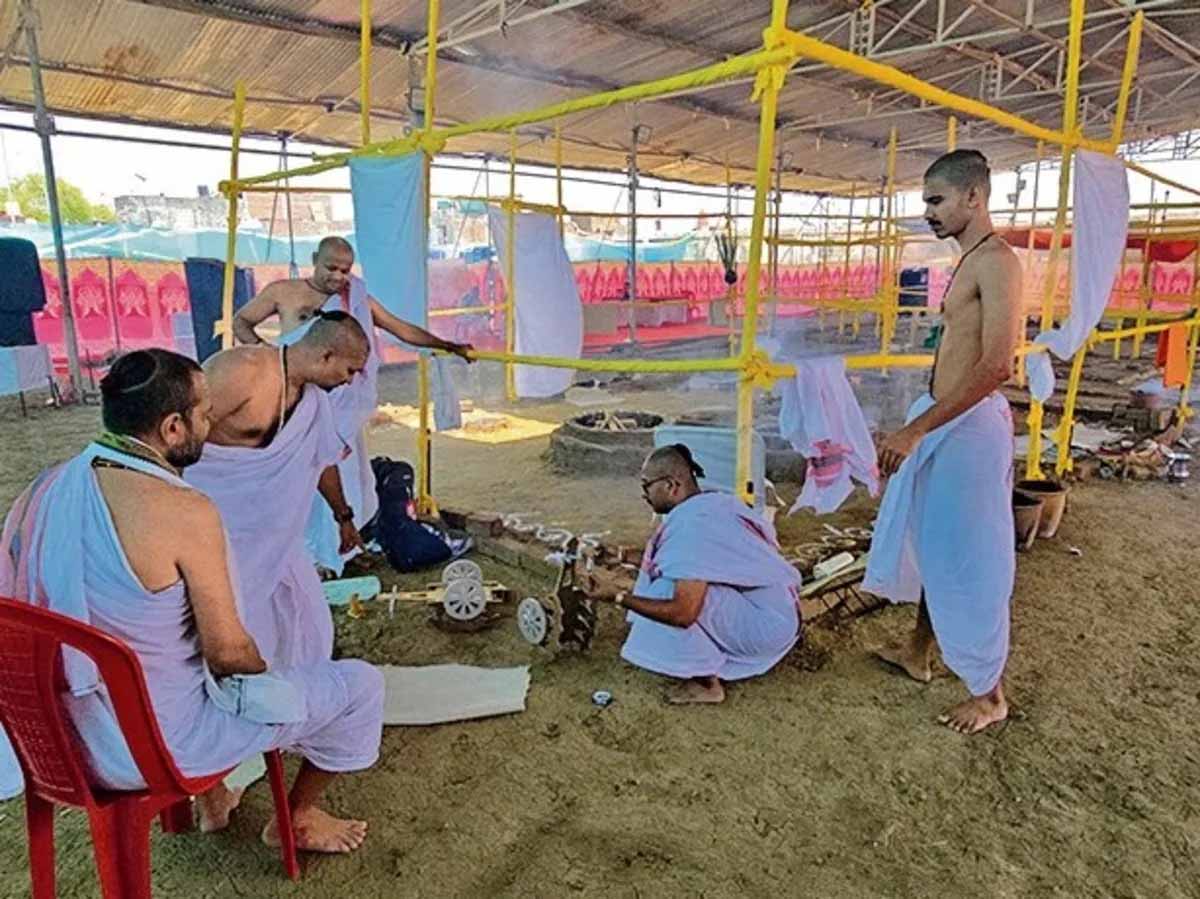MP News: हवन-यज्ञ से बारिश होने का 'रहस्य' जानने महाकाल मंदिर में जुटे वैज्ञानिक 1 MP News Mahakal temple Scientists gathered