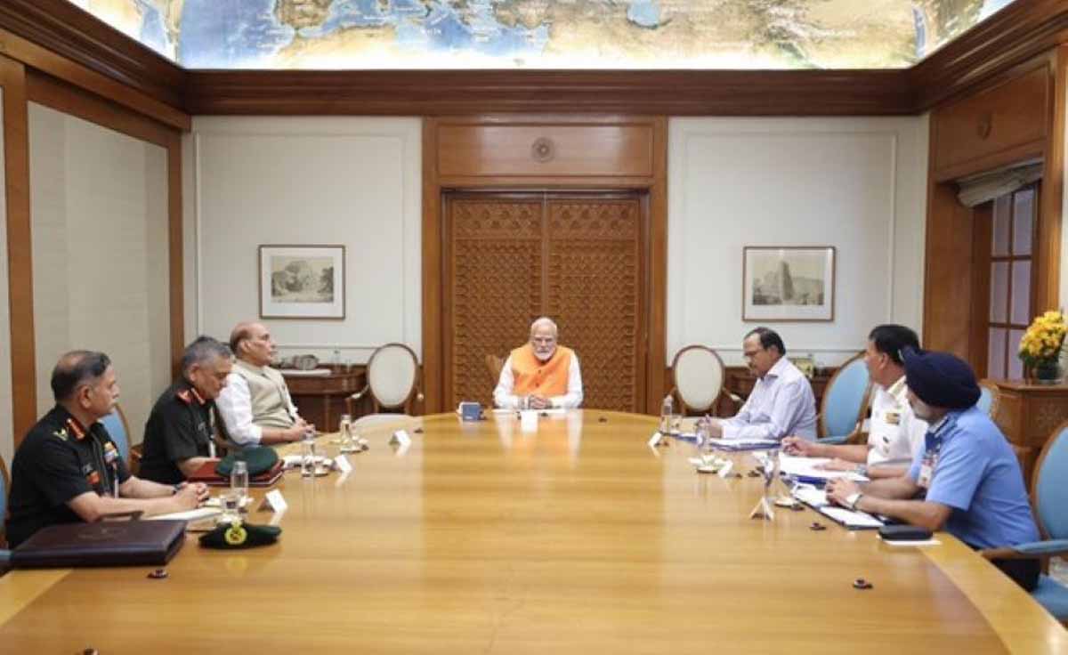 Pahalgam Terrorist Attack: PM मोदी ने हाई लेवल मीटिंग में दी तीनों सेना प्रमुखों को खुली छूट, आप तय करों समय और स्थान 1 PM Modi High Level Mettin