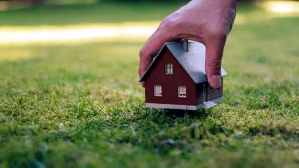 Vastu Tips: काली व लाल मिट्टी वाली जमीन खरीदें, यह होती है शुभ 1 Vastu Tips For Land