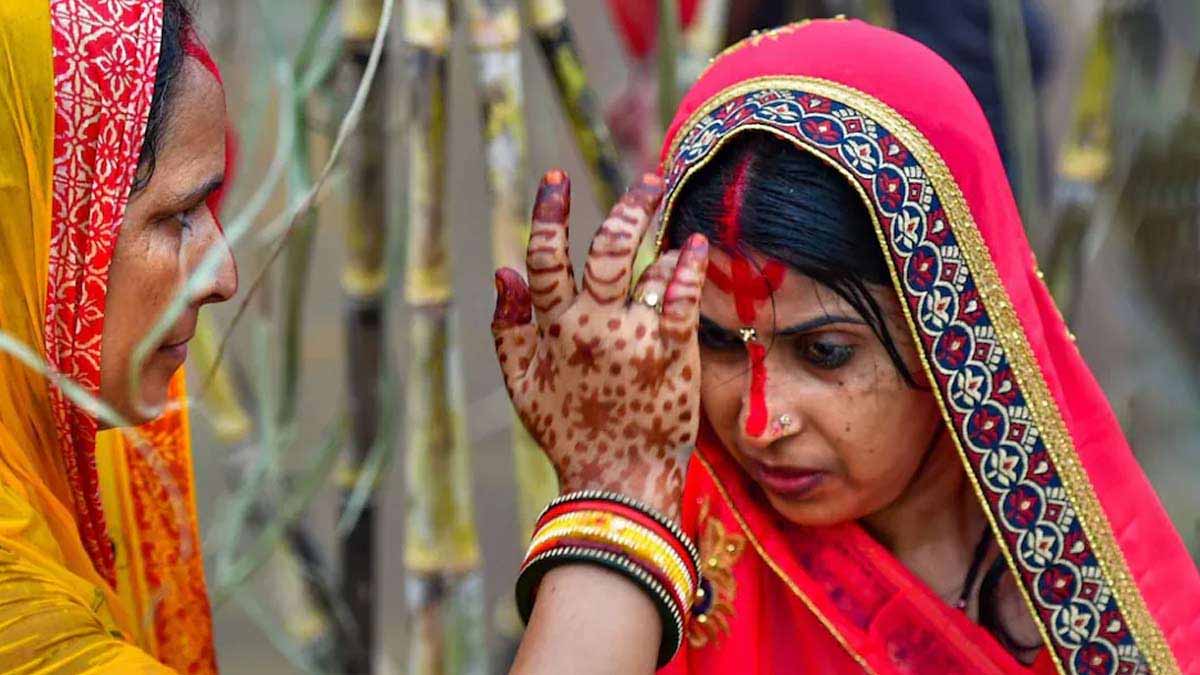 Astrology Tips: नाक से माथे तक सिंदूर लगाना परिवार में सुख और संपन्नता का प्रतीक 1 Nak se sindoor